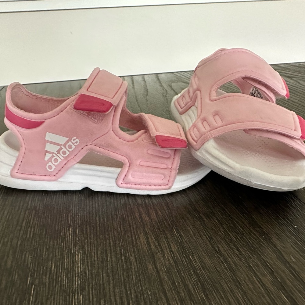 Adidas toddler Altaswim Sandal size 5